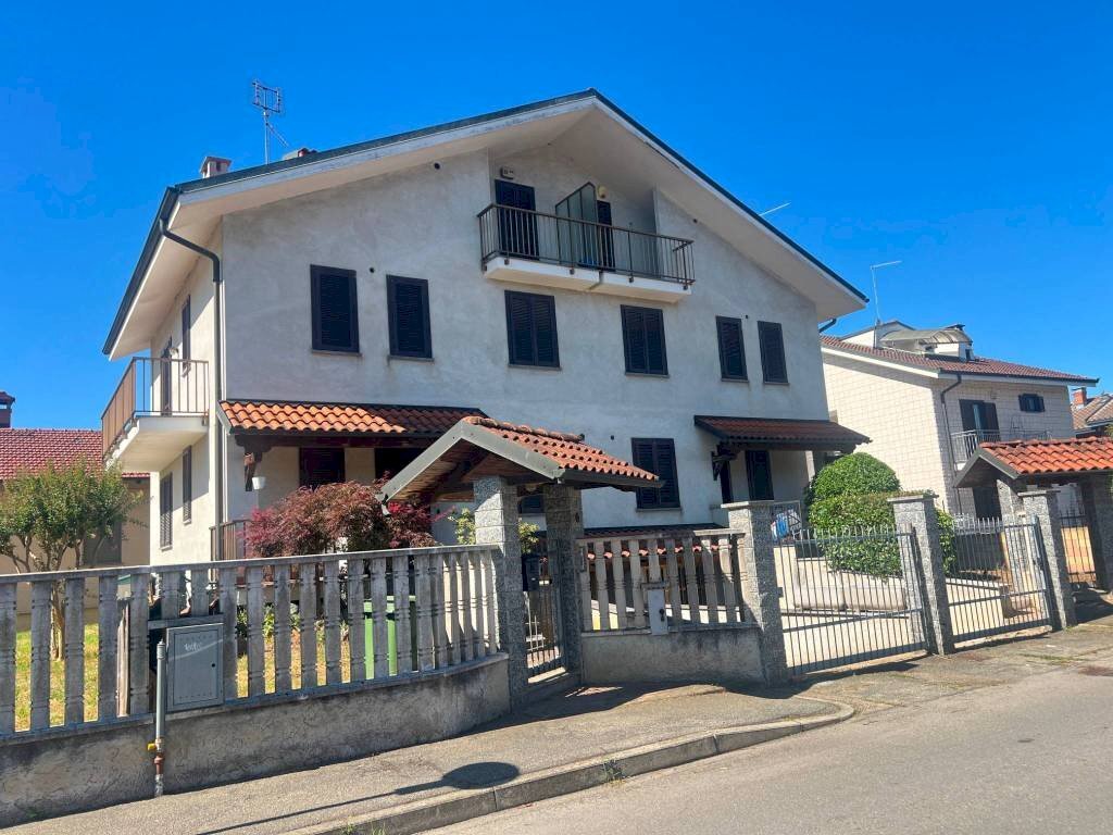 Facciata - Villa via Enrico Berlinguer, 4, Trofarello - foto 2