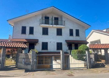 Facciata - Villa via Enrico Berlinguer, 4, Trofarello - foto 1