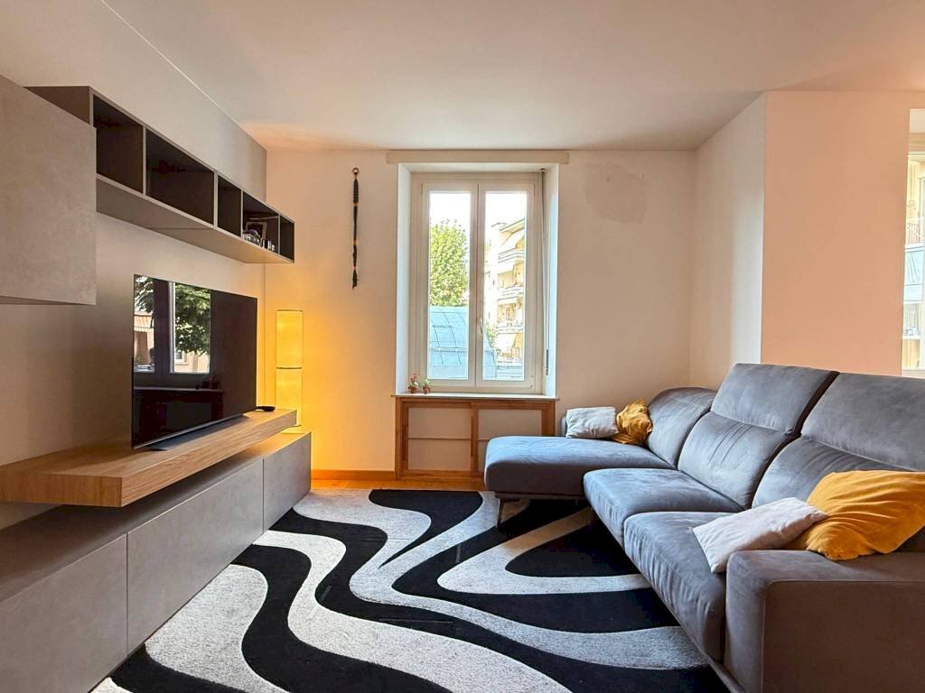 Salone - Quadrilocale via Casteggio, 15, Torino - foto 1