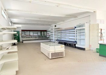 Shop Via Trieste, Marsala - photo 1