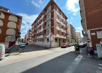 Three-room apartment Via Cesare Ricciardi, Asti - photo 1