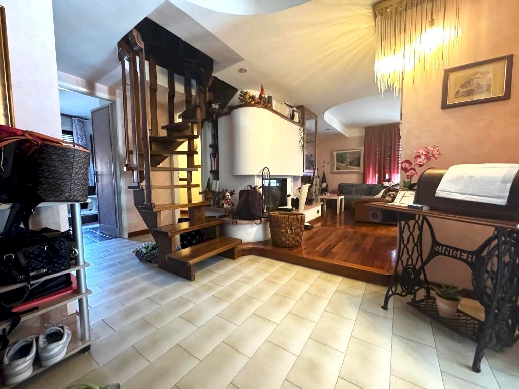 Appartamento via Tour De Grange, 15, Chatillon - foto 2