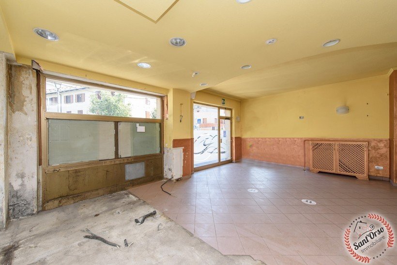 Shop viale e. conte crotti, Aosta - photo 2