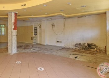 Negozio viale e. conte crotti, Aosta - foto 6