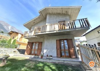 Villa via Martiri della Libertà 17, Saint-Vincent - photo 1