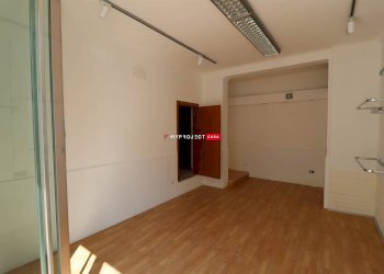 Negozio Via Francesco Albanese, Martina Franca - foto 2