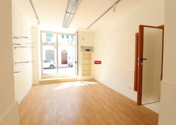 Negozio Via Francesco Albanese, Martina Franca - foto 3