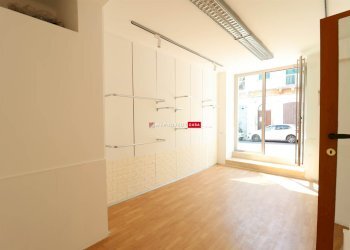 Negozio Via Francesco Albanese, Martina Franca - foto 4