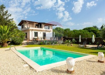 Piscina - Villa Via Ragalidda
 
25, Nicolosi - foto 1