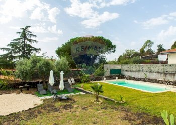 Piscina - Villa Via Ragalidda
 
25, Nicolosi - foto 21