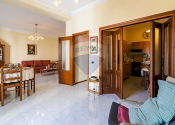 Sala da pranzo - Appartamento VIA MADONNA DELLA SCALA
 
15, Paterno - foto 6