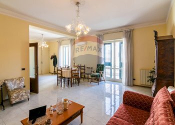 Sala da pranzo - Appartamento VIA MADONNA DELLA SCALA
 
15, Paterno - foto 7