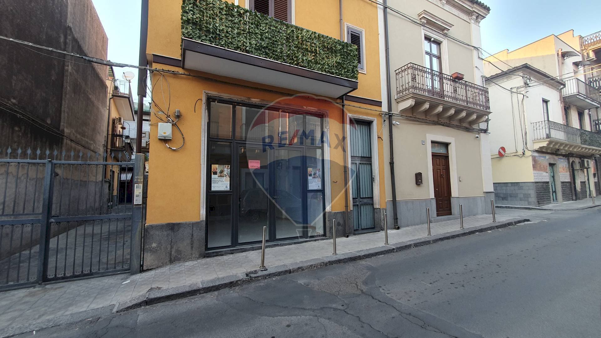 Edificio all\'aperto - Commercial Premises VIA CIRCUMVALLAZIONE
 
377, Paterno - photo 1