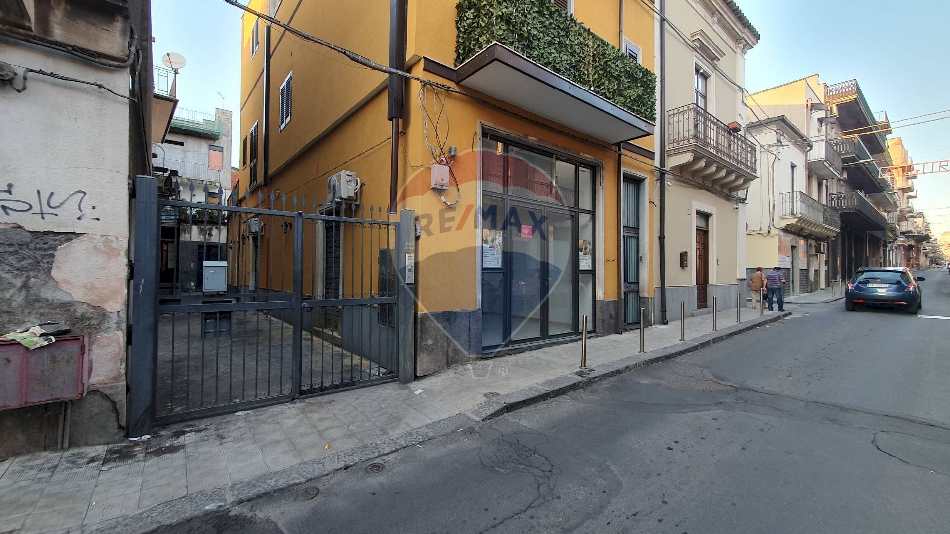 Edificio all\'aperto - Commercial Premises VIA CIRCUMVALLAZIONE
 
377, Paterno - photo 2