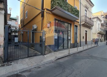 Edificio all\'aperto - Locale Commerciale VIA CIRCUMVALLAZIONE
 
377, Paterno - foto 5