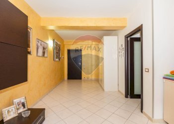 Hall / corridoio - Trilocale Via Agnone
 
128, Lentini - foto 1