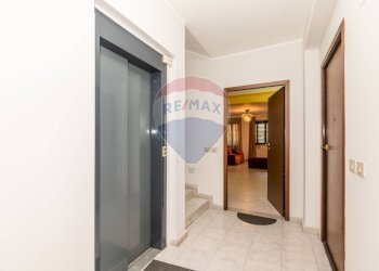 Hall / corridoio - Trilocale Via Agnone
 
128, Lentini - foto 24