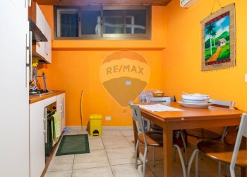 Sala da pranzo - Monolocale Via Livorno
 
51, Aci Castello - foto 18