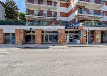 Edificio all\'aperto - Locale Commerciale Via Angelita
9, Recanati - foto 1