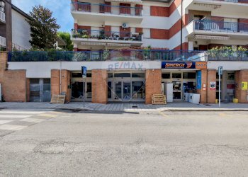 Edificio all\'aperto - Locale Commerciale Via Angelita
9, Recanati - foto 3