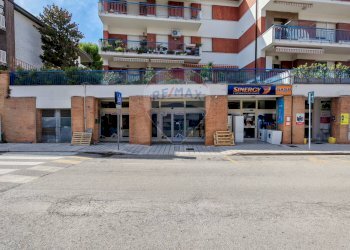 Edificio all\'aperto - Locale Commerciale Via Angelita
9, Recanati - foto 5