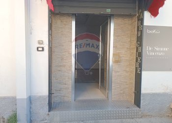 Edificio all\'aperto - Locale Commerciale Via Salvatore Giordano
 
10, Nocera Inferiore - foto 3