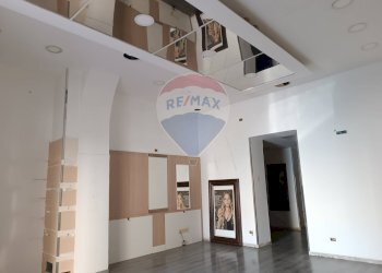 Stanza vuota - Locale Commerciale Via Salvatore Giordano
 
10, Nocera Inferiore - foto 4