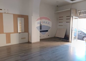 Stanza vuota - Locale Commerciale Via Salvatore Giordano
 
10, Nocera Inferiore - foto 5