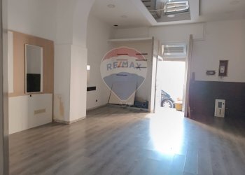 Stanza vuota - Locale Commerciale Via Salvatore Giordano
 
10, Nocera Inferiore - foto 6