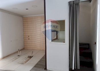 Stanza vuota - Locale Commerciale Via Salvatore Giordano
 
10, Nocera Inferiore - foto 7