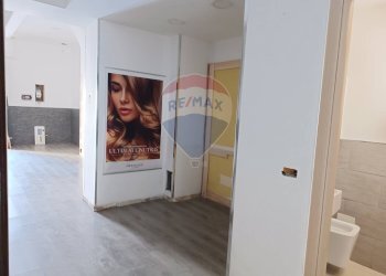 Hall / corridoio - Locale Commerciale Via Salvatore Giordano
 
10, Nocera Inferiore - foto 11