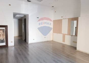 Stanza vuota - Locale Commerciale Via Salvatore Giordano
 
10, Nocera Inferiore - foto 12