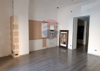 Stanza vuota - Locale Commerciale Via Salvatore Giordano
 
10, Nocera Inferiore - foto 13