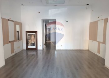 Stanza vuota - Locale Commerciale Via Salvatore Giordano
 
10, Nocera Inferiore - foto 14