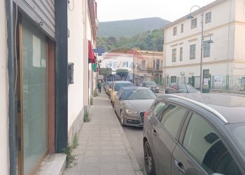 Edificio all\'aperto - Locale Commerciale Via Salvatore Giordano
 
12, Nocera Inferiore - foto 2