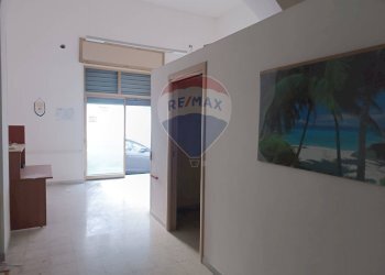 Hall / corridoio - Locale Commerciale Via Salvatore Giordano
 
12, Nocera Inferiore - foto 8