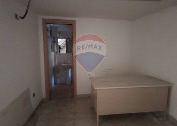 Camera / camera da letto - Locale Commerciale Via Salvatore Giordano
 
12, Nocera Inferiore - foto 9