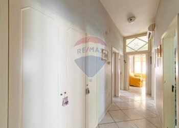 Hall / corridoio - Four-room apartment via garibaldi
 
16, Pagani - photo 19