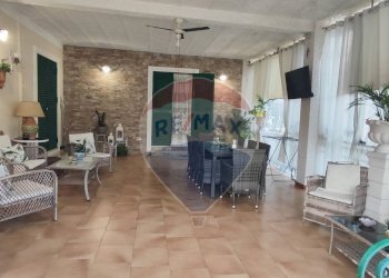 Sala da pranzo - Villa VIA PIER SANTI MATTARELLA
 
27, Caltagirone - foto 9