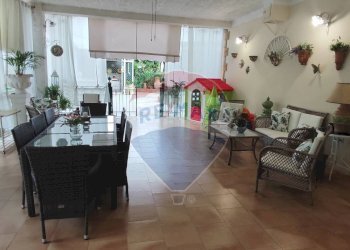 Sala da pranzo - Villa VIA PIER SANTI MATTARELLA
 
27, Caltagirone - foto 10