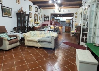 Sala da pranzo - Villa VIA PIER SANTI MATTARELLA
 
27, Caltagirone - foto 25