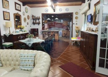 Sala da pranzo - Villa VIA PIER SANTI MATTARELLA
 
27, Caltagirone - foto 30