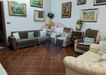 Soggiorno - Villa VIA PIER SANTI MATTARELLA
 
27, Caltagirone - foto 31