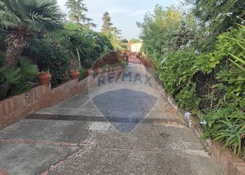 Giardino - Villa VIA PIER SANTI MATTARELLA
 
27, Caltagirone - foto 42