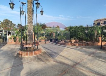 Edificio all\'aperto - Villa VIA PIER SANTI MATTARELLA
 
27, Caltagirone - foto 53