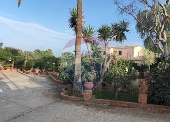 Edificio all\'aperto - Villa VIA PIER SANTI MATTARELLA
 
27, Caltagirone - foto 57