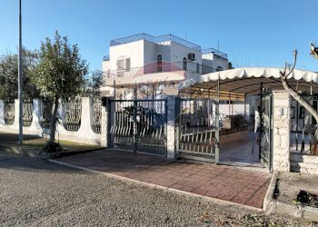 Edificio all\'aperto - Villa Via delle Rose, Manfredonia - foto 23