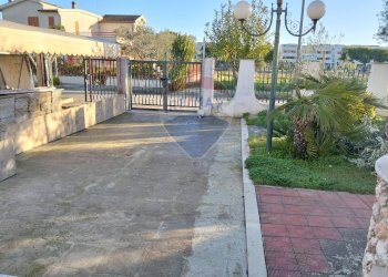 Edificio all\'aperto - Villa Via delle Rose, Manfredonia - foto 5