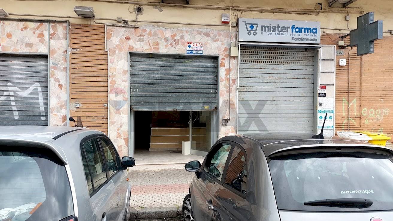 Edificio all\'aperto - Commercial Premises Via Ferrante Imparato
209, Napoli - photo 2