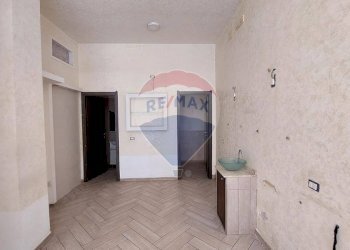 Vetrina interna - Commercial Premises Via Ferrante Imparato
209, Napoli - photo 6